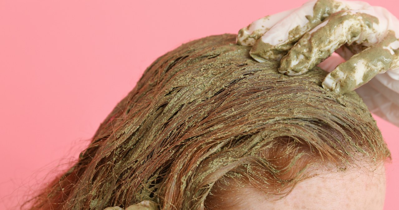 Moje włosy mniej się przetłuszczają, są grubsze i lśniące. Sekret? "Błoto"