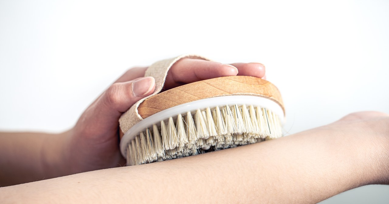 Hit czy błąd pielęgnacyjny? Moje doświadczenia ze szczotkowaniem skóry