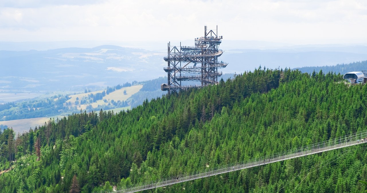 Ten wiszący most pobił światowe rekordy. Leży niedaleko granicy z Polską