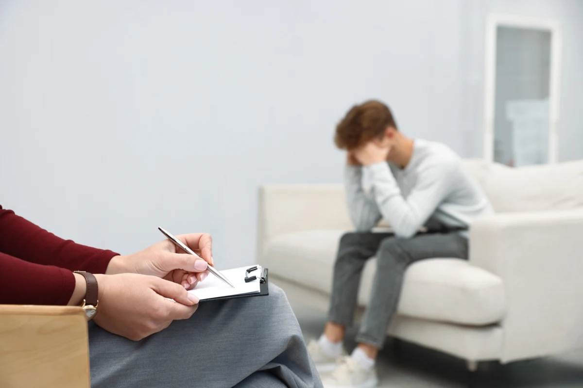 Gdzie znaleźć profesjonalne wsparcie dla zdrowia psychicznego i w czym mogą nam pomóc psychiatrzy, psychologowie i psychoterapeuci? Na te pytania odpowiadamy w ramach cyklu "W czym może pomóc?". W pierwszym wywiadzie z tej serii Mikołaj Wroński z RMF FM rozmawiał z Natalią Harasimowicz – psycholożką, certyfikowaną psychoterapeutką poznawczo-behawioralną i autorką książki "Co się dzieje w mojej głowie? Przewodnik po terapii poznawczo-behawioralnej".