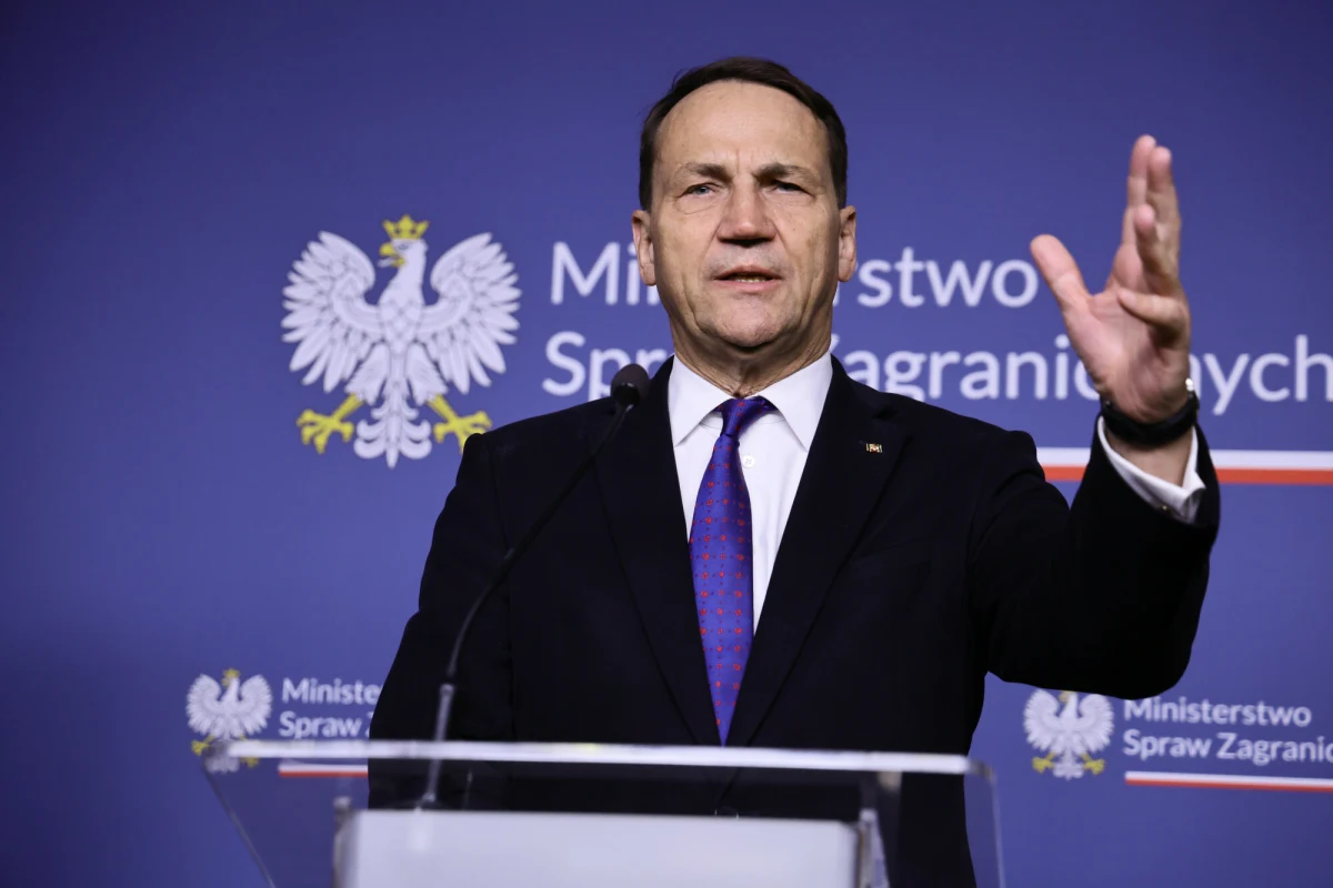 "Europa, a nie Stany Zjednoczone, płacą za wojnę w Ukrainie i dlatego mamy prawo głosu w sprawie ustaleń na ten temat" – przekonywał w rozmowie z Bloombergiem szef polskiej dyplomacji Radosław Sikorski. Piątkowy wywiad odbył się podczas Monachijskiej Konferencji Bezpieczeństwa.