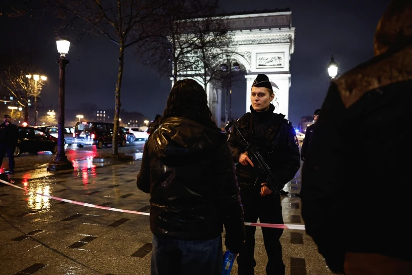 Atak w sercu Paryża. Nożownik krzyczał: Zobaczymy, kto zwycięży