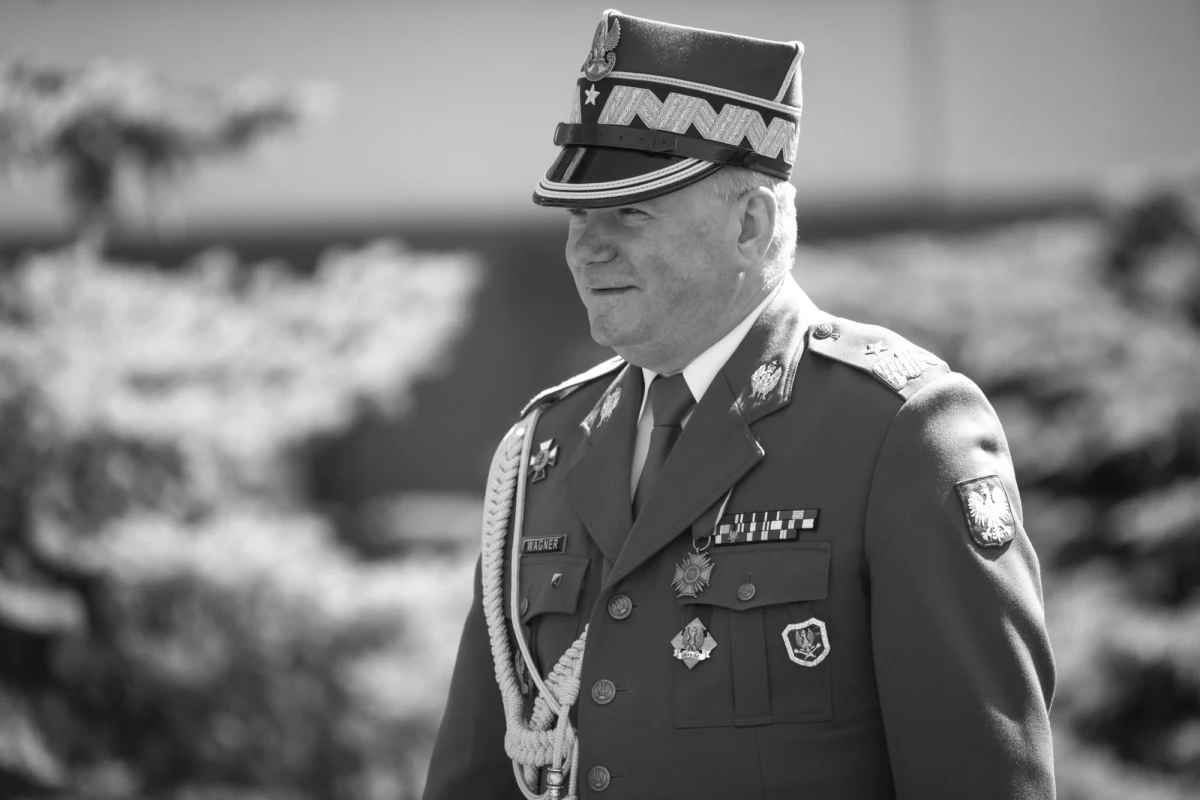 Zmarł gen. bryg. Piotr Wagner, zastępca szefa Inspektoratu Wsparcia Sił Zbrojnych i szef logistyki. "Przez lata nienagannej i odpowiedzialnej służby wiernie realizował zadania na rzecz Sił Zbrojnych Rzeczypospolitej Polskiej. Był niekwestionowanym autorytetem, oficerem o najwyższych standardach etosu wojskowego, mentorem i wzorem do naśladowania dla wielu pokoleń żołnierzy" - napisały Siły Zbrojne RP. Był odznaczony m.in. Brązowym Krzyżem Zasługi, Wojskowym Krzyżem Zasługi i Gwiazdą Afganistanu. Wojskowego pożegnał m.in. szef MON Władysław Kosiniak-Kamysz.