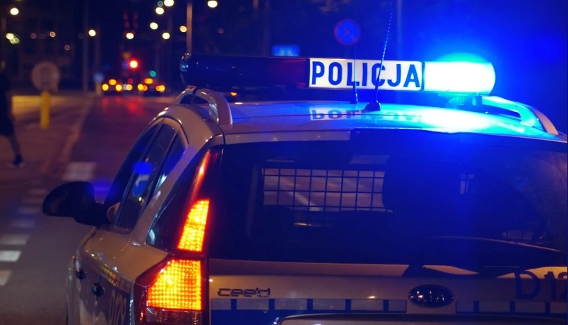 Samochód wjechał w dom. Musieli ewakuować 13 osób