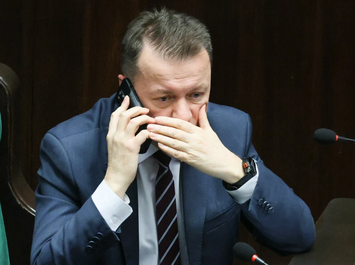 "Fundusz SAFE to szansa na rozwój Sił Zbrojnych RP. Nie możemy pozwolić na to, aby te środki zostały zmarnowane lub skierowane do zagranicznego przemysłu zbrojeniowego" - tak 23 września ubiegłego roku napisał Mariusz Błaszczak, jeden z liderów PiS i były szef MON. Przypomniał to dzisiaj Jacek Dobrzyński, rzecznik ministra koordynatora służb specjalnych. "Panie ministrze, to rozdwojenie jaźni czy tylko amnezja? Oczywiście życzliwie i z troską dopytuję" - zwrócił się Dobrzyński do Błaszczaka.