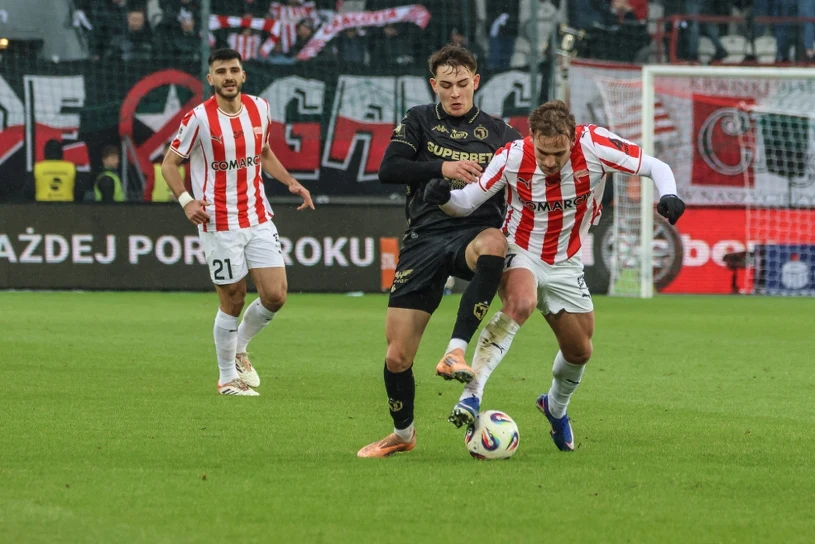 Lider nie dał rady, zawód w wielkim hicie. Niespodziewany bohater