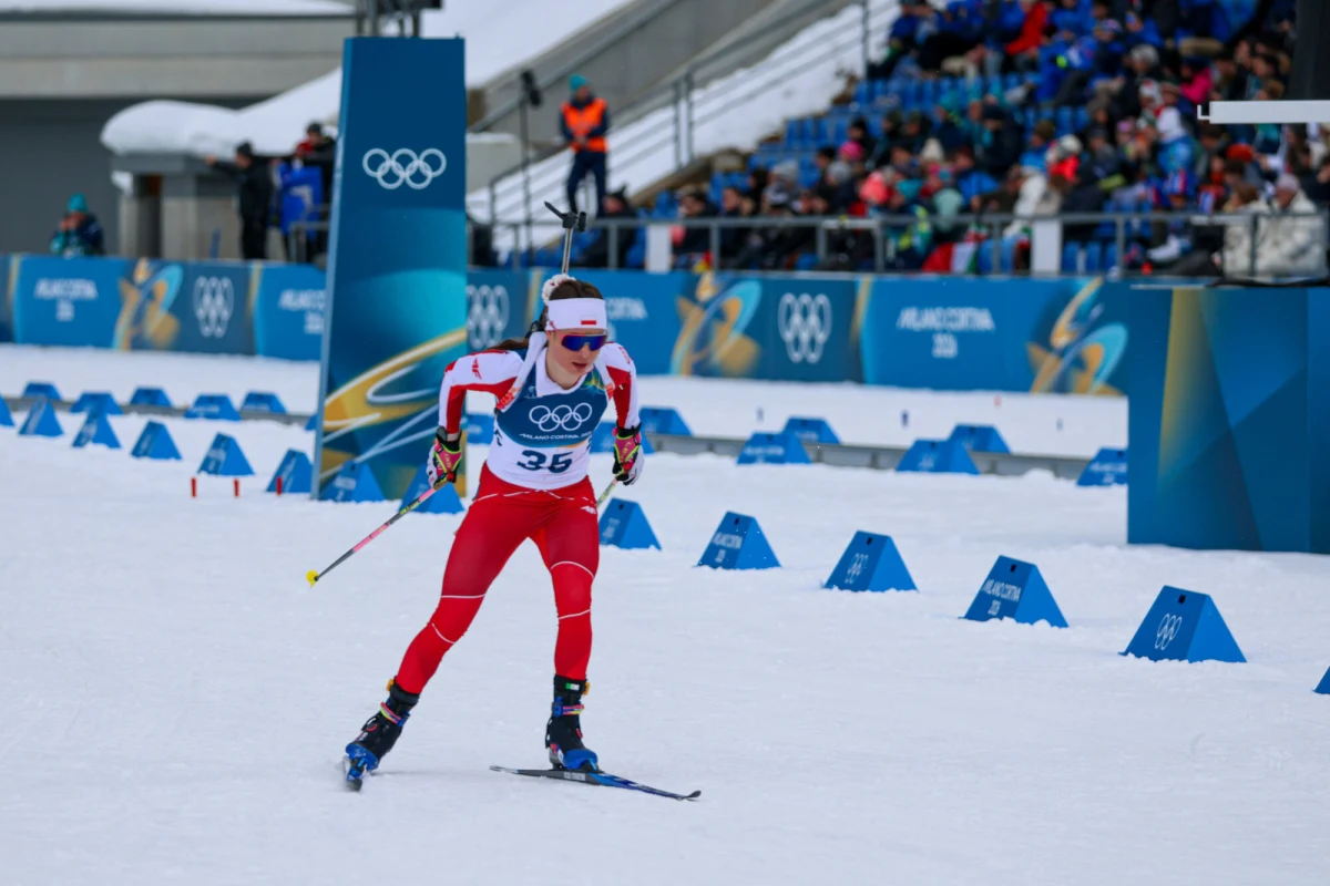 ​Kamila Żuk zajęła ósme miejsce w biathlonowym sprincie na 7,5 km w igrzyskach olimpijskich Medolan-Cortina d'Ampezzo. Złoty medal zdobyła Norweżka Maren Kirkeeide, która osiągnęła na 7,5-kilometrowej trasie czas 20.40,8. Druga ze stratą 3,8 s była Francuzka Oceane Michelon, a trzecia jej rodaczka Lou Jeanmonnot - strata 23,7 s.