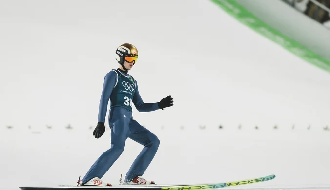 Tomasiak znów to robi, w czołówce serii próbnej w Predazzo. Doskonały skok