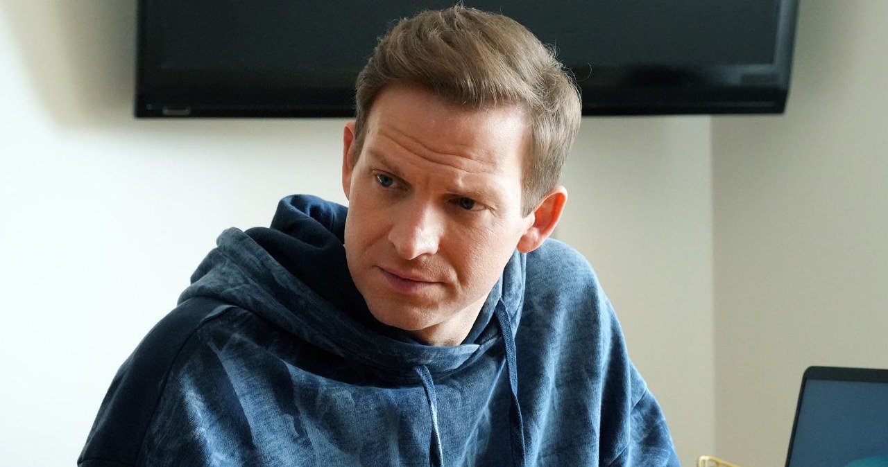 Łukasz rezygnuje z terapii, by promować powieść „Zmysł”
