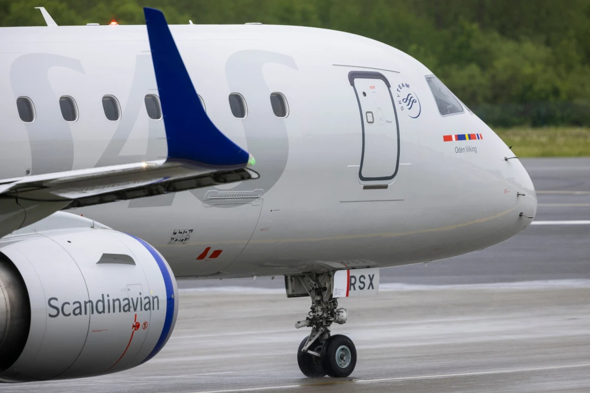 Samolot rejsowy SAS z Oslo do Tromsø w Norwegii musiał awaryjnie lądować po zaledwie 20 minutach lotu. Na pokładzie maszyny wybuchł pożar wywołany usterką powerbanka. Cztery osoby trafiły do szpitala. 