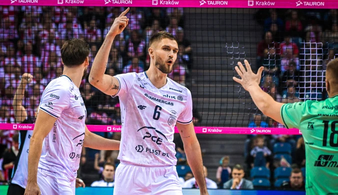 To nie tak miało wyglądać. Mistrz świata świętuje, rywale na deskach