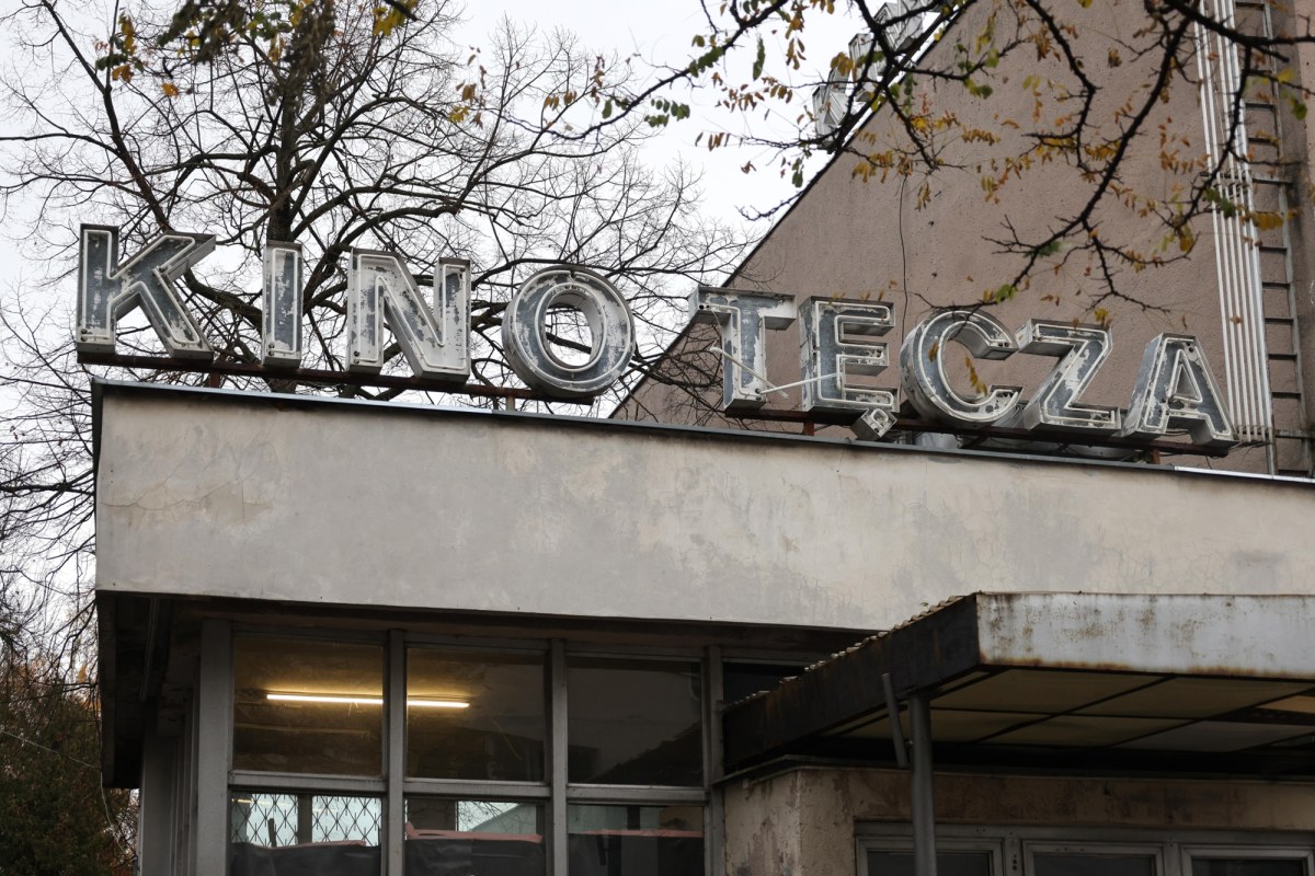 Remont Kina Tęcza w Warszawie. Robotnicy natrafili na nietypowe znalezisko