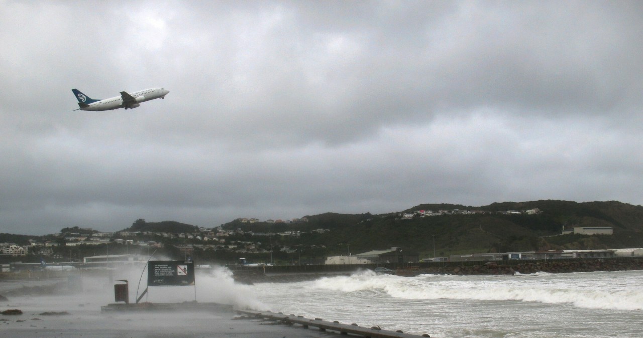Brak prądu, odwołane loty. Polska ambasada wydała ostrzeżenie