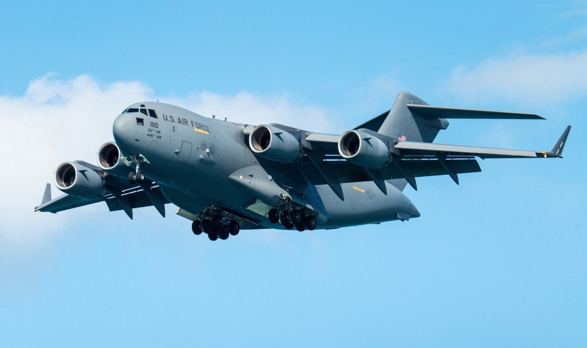 Mały reaktor jądrowy przetransportowany samolotem. Tego jeszcze nie było