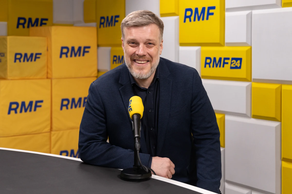 "Wydaje się mocno nierozsądne ogłaszanie takich planów w mediach" - tak Adrian Zandberg w Porannej rozmowie w RMF FM skomentował słowa prezydenta Karola Nawrockiego o tym, że Polska powinna rozważyć rozwój własnej broni jądrowej. Zdaniem posła Razem "rząd nie zrobił dobrze programowi SAFE obsesją tajności wokół niego".