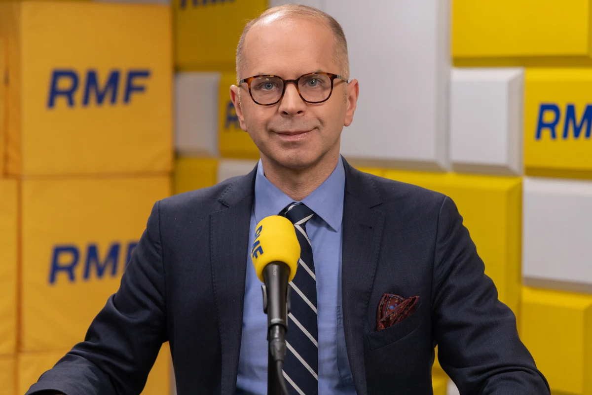 "Morawiecki coraz gorzej śpi, bo może się zaraz okazać, że Michał Kuczmierowski - czyli osoba, która zarządzała tym całym systemem (związanym ze sprawą stworzonej przez PiS Rządowej Agencji Rezerw Strategicznych - przyp.red.), co do którego prokuratura ma uzasadnione wątpliwości - za chwilę może pojawić się w Polsce" - powiedział Michał Szczerba w Rozmowie o 7:00 w Radiu RMF24. "Tak samo jak osoba, która wyprowadzała pieniądze na szwajcarską spółkę Orlenu. I może sypać, sypać, sypać... Tak jak Paweł S. sypie w tej chwili w związku z aferą Red is Bad" - dodał europoseł Koalicji Obywatelskiej, mówiąc też m.in. o prezydencie i swoich wnioskach po Monachijskiej Konferencji Bezpieczeństwa.