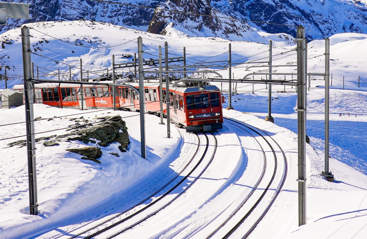 Pociąg wykoleił się w Alpach. Akcja ratunkowa