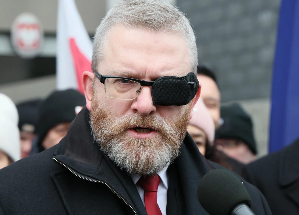 "To wykształcony reżyser filmowy, chciałby zdobyć sławę jak nasz ojciec. Tak się jednak nie stało. Być może to rozczarowanie go zradykalizowało. Głód uznania, chęć narzucenia innym swoich poglądów - to go napędza" - mówi Monika Braun w rozmowie z niemieckim dziennikiem "Der Spiegel".