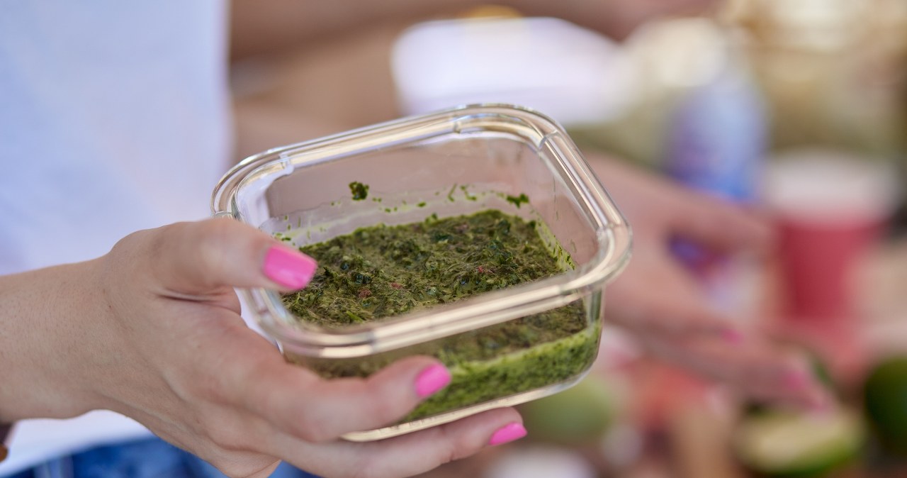 Nie z bazylii czy pietruszki. Wiosną pesto robię z tej dzikiej rośliny