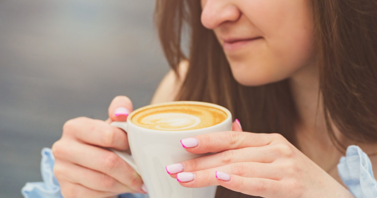 Odczekaj godzinę, nim sięgniesz po kubek. Unikniesz porannego zmęczenia