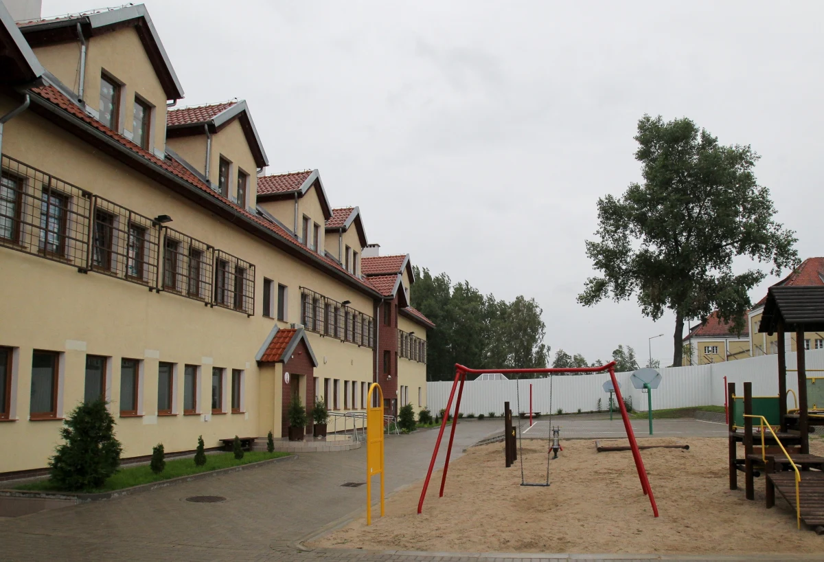 Świerzb w ośrodku strzeżonym w Kętrzynie (woj. warmińsko-mazurskie). Zachorowało 34 cudzoziemców, zostali odizolowani i wdrożono leczenie - poinformowała rzeczniczka Warmińsko-Mazurskiego Oddziału Straży Granicznej ppłk Mirosława Aleksandrowicz.