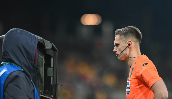 Skandaliczna kolejka w Ekstraklasie. Ale sędziowie też są pchani w absurd