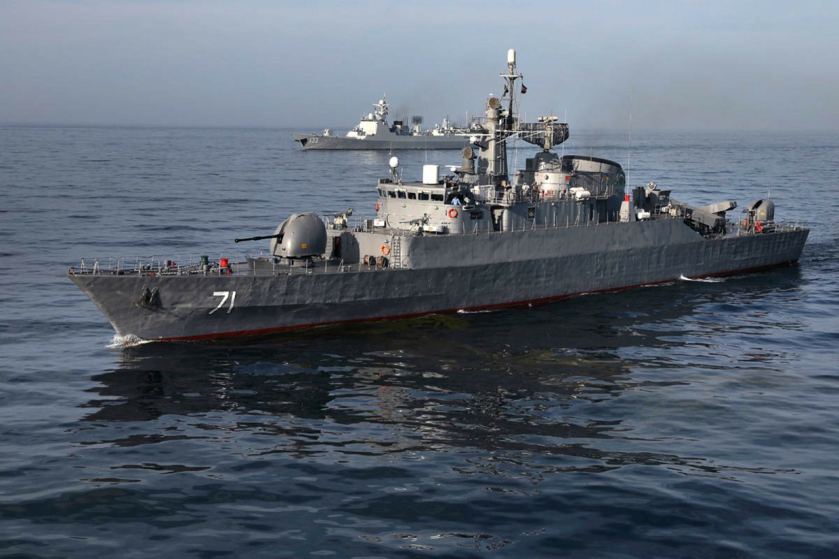 Demonstracja sił w cieśninie Ormuz w przededniu ważnych rozmów