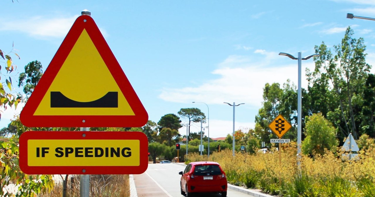 Inteligentne progi zwalniające. Działają tylko, gdy jedziesz za szybko