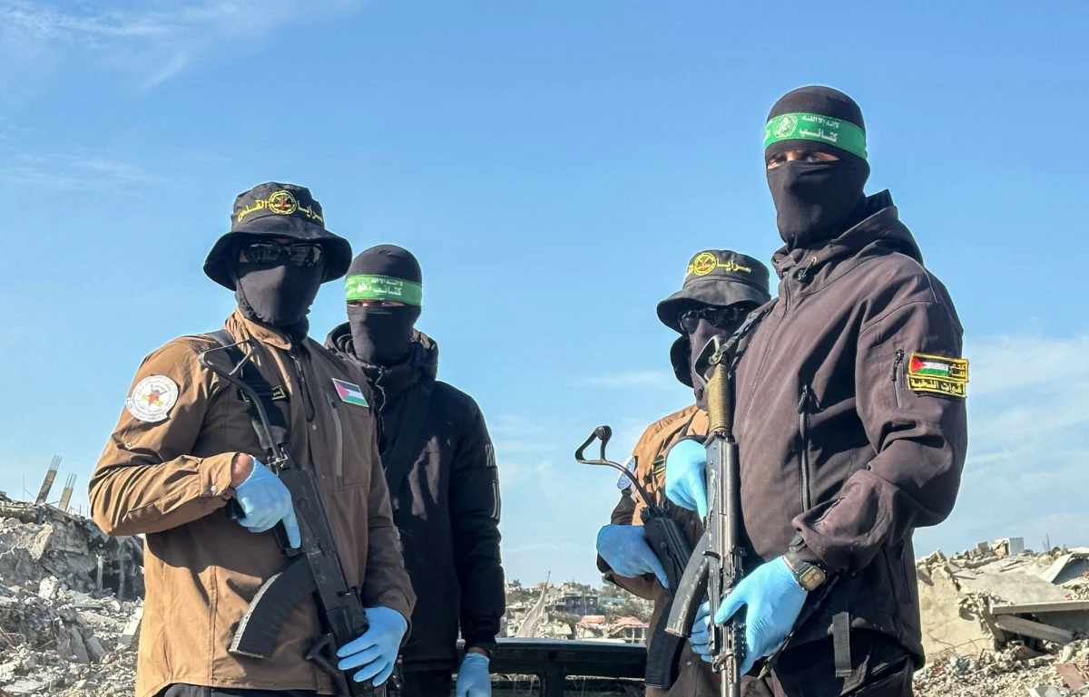 Serca, gwiazdki i kwiaty - to niepozorne emotikony, które stały się kluczowym elementem komunikacji bojowników Hamasu przed atakiem na Izrael 7 października 2023 roku. Izraelski wywiad wojskowy Aman ujawnił, że właśnie za ich pomocą przekazano sygnał do rozpoczęcia jednej z najtragiczniejszych operacji w historii regionu.