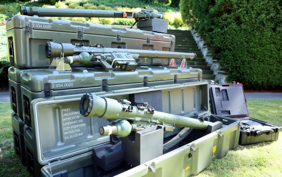 Francja dołącza do grona państw Unii Europejskiej, które chcą pozyskać polskie zestawy przeciwlotnicze Piorun. To kolejny sygnał rosnącego zainteresowania tym nowoczesnym systemem obrony, który już trafił do kilku krajów europejskich.