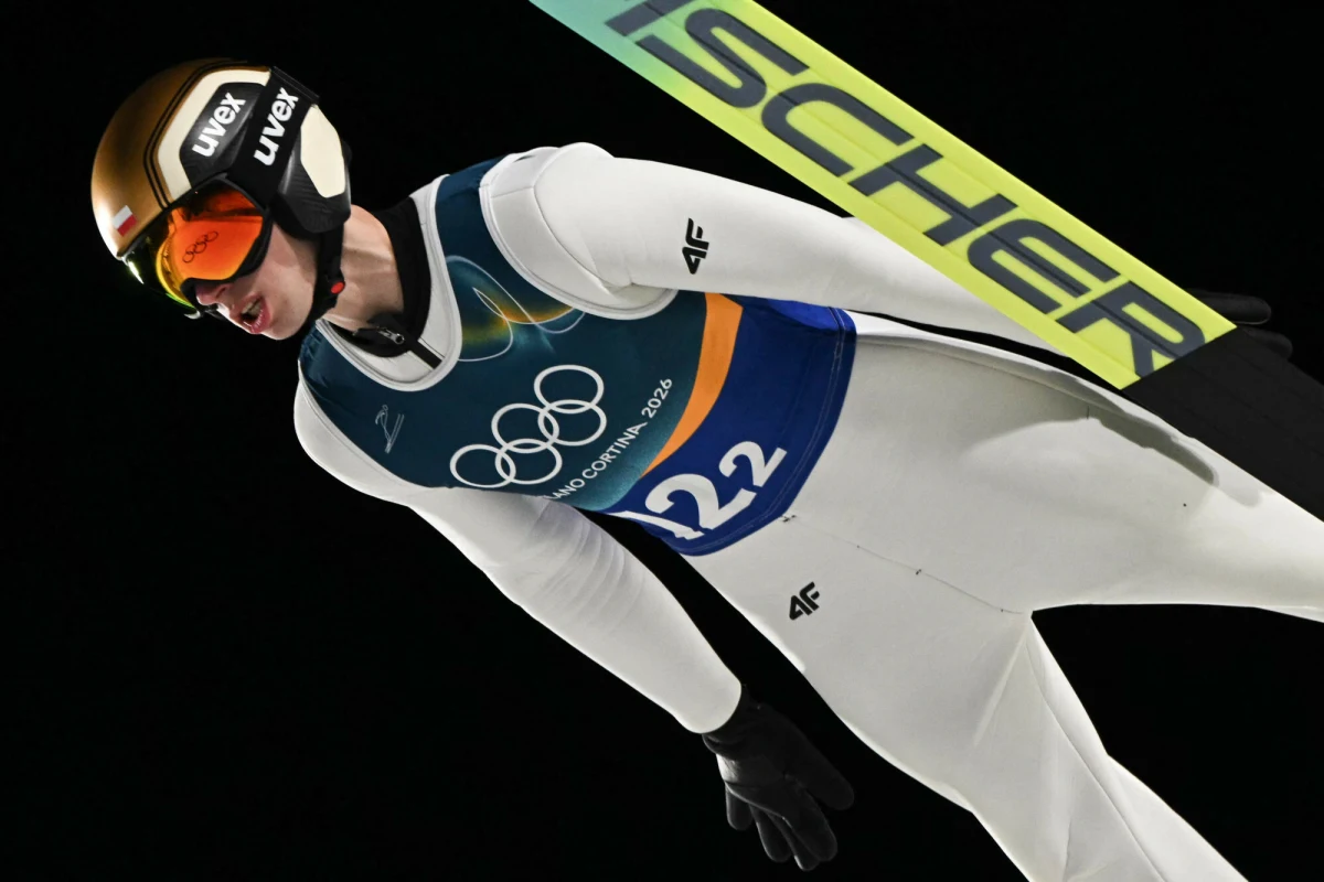 Co za konkurs, co za sukces Polaków! Paweł Wąsek i Kacper Tomasiak zostali srebrnymi medalistami olimpijskimi w konkursie duetów na dużej skoczni w Predazzo! Biało-Czerwoni ulegli tylko świetnie dysponowanym Austriakom, a wyprzedzili np. faworyzowanych Japończyków.