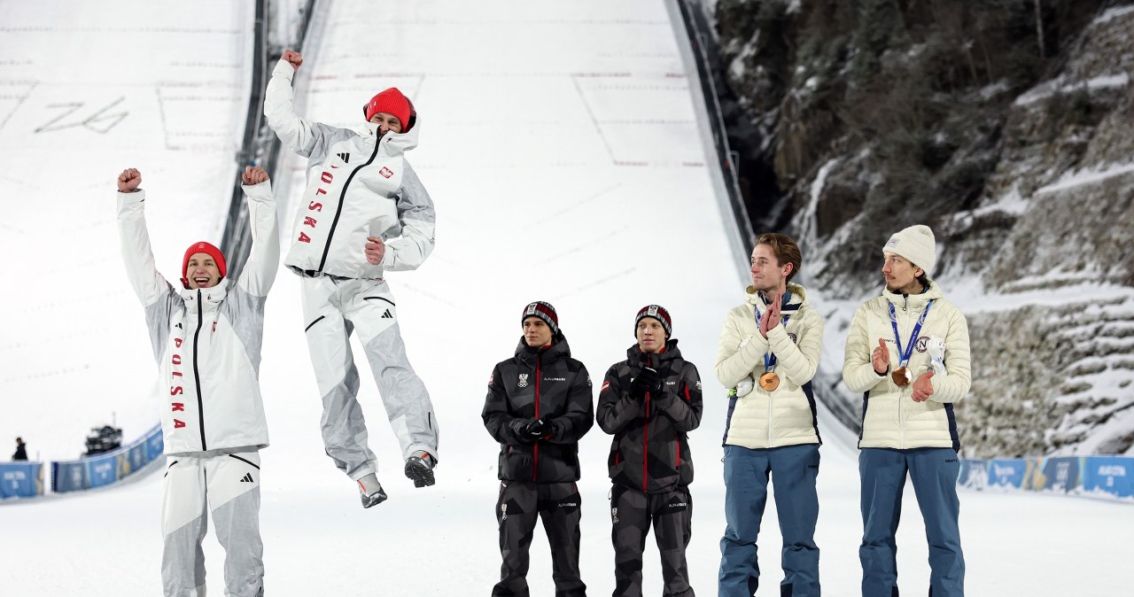 Paweł Wąsek i Kacper Tomasiak odebrali medale. Wielki wieczór Polaków