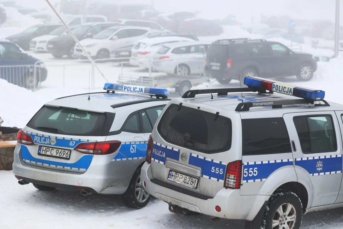 W poniedziałkowy wieczór mieszkańców Zakopanego zelektryzowała informacja o brutalnym ataku nożownika na osiedlu Olcza. Według zgłoszenia, kobieta wracająca do domu miała zostać zaatakowana przez nieznanego mężczyznę i ugodzona nożem w okolice brzucha. Policja prowadziła obławę na napastnika, jednak jak dowiedział się reporter RMF FM, została ona przerwana. Wszystko wskazuje bowiem na to, że do ataku w ogóle nie doszło.