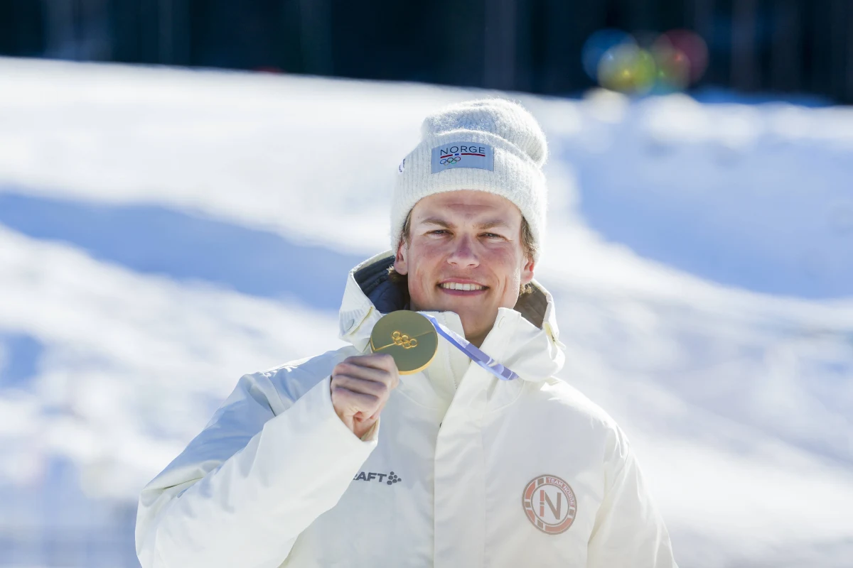 Norweski biegacz narciarski Johannes Klaebo zdobywa medal za medalem. Na włoskich igrzyskach sięgnął już po cztery złote krążki, wszystkie wywalczył w tych samych bokserkach. Na mistrzostwach świata, jak twierdzi, nawet ich nie prał.