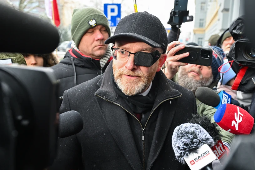 Grzegorz Braun stawił się w prokuraturze. Nie usłyszał zarzutów