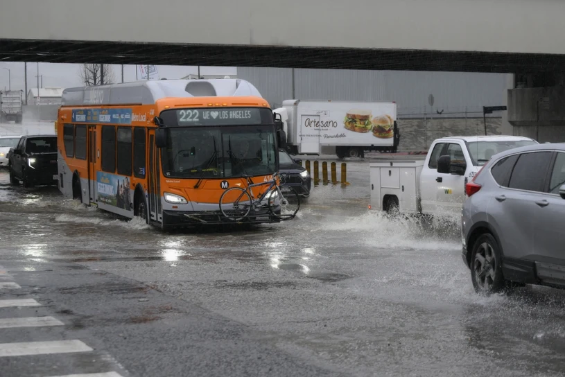 Zimowa burza spadła na wielki stan. Miliony osób w niebezpieczeństwie