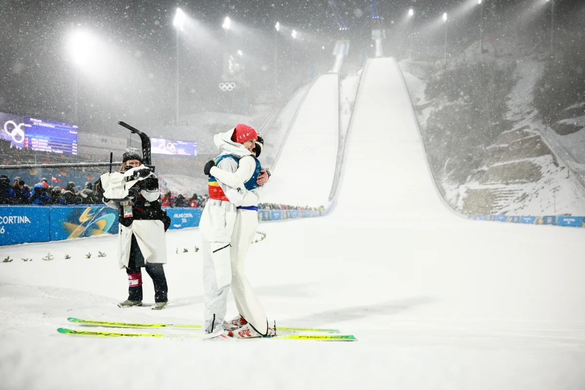 Niemcy nie kryją żalu po decyzji jury o anulowaniu finałowej serii konkursu duetów w skokach narciarskich w igrzyskach olimpijskich. Mimo, iż przez większą część konkursu byli poza podium, po słabszych skokach Polaków w rundzie finałowej znaleźli się na medalowej pozycji. Decyzja jury zepchnęła ich na 4. miejsce. "Aplikacje pogodowe pokazywały, że opady szybko ustaną" - nie może pogodzić się z przegraną dyrektor sportowy federacji Horst Huettel.