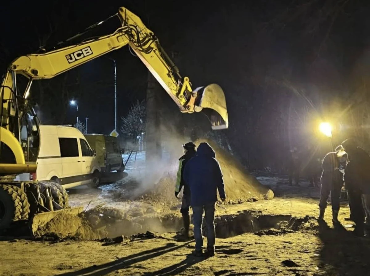 We Włocławku trwa usuwanie awarii sieci ciepłowniczej. Bez ogrzewania jest ponad połowa miasta. 