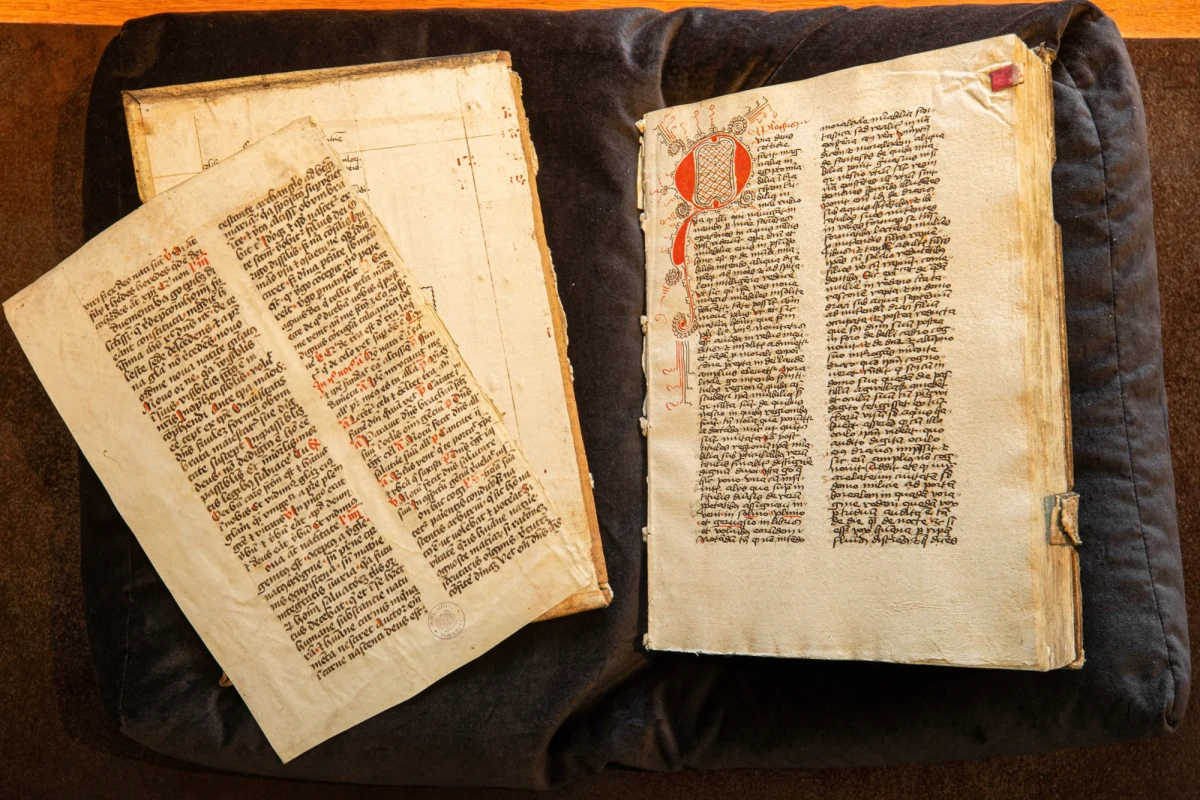 Po latach poszukiwań do Biblioteki Uniwersyteckiej we Wrocławiu powrócił bezcenny, XV-wieczny rękopis z dziełami św. Augustyna. Manuskrypt został skradziony pod koniec lat 80. ubiegłego wieku, a jego odzyskanie było możliwe dzięki współpracy międzynarodowej i zaangażowaniu polskich ekspertów.