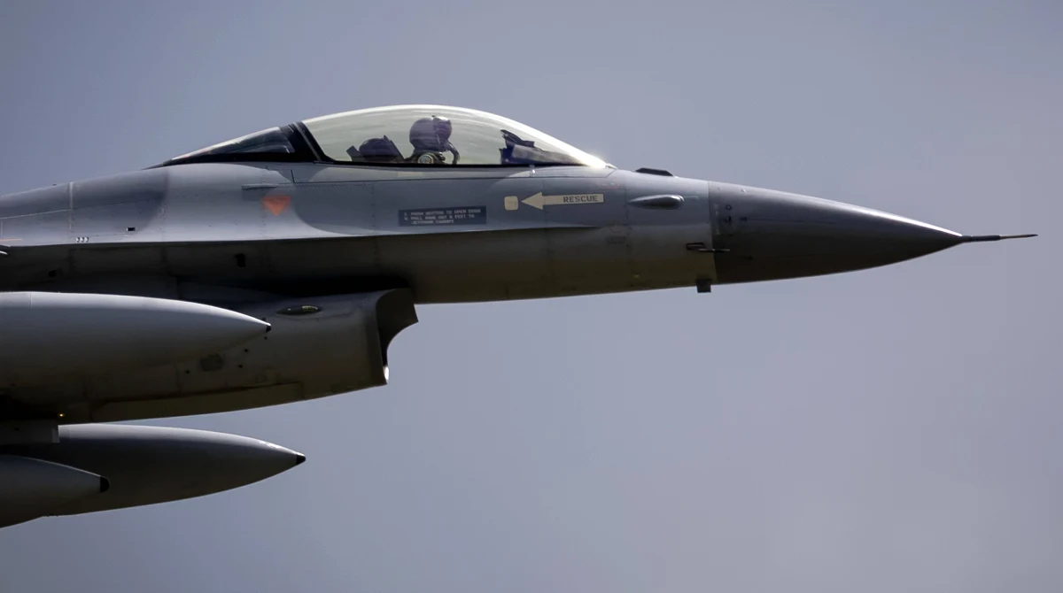 Siły Powietrzne Ukrainy utworzyły specjalną eskadrę samolotów F-16, w której – obok ukraińskich lotników – służą doświadczeni piloci z USA i Holandii. Informacje te przekazał portal RBK-Ukraina, powołując się na francuski serwis Intelligence Online.