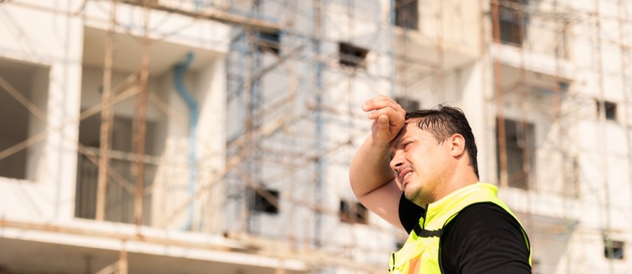 Tegoroczna zima zaskoczyła nas silnymi mrozami, śnieżnymi krajobrazami i długimi tygodniami chłodu. Wielu Polaków z utęsknieniem wypatruje pierwszych oznak wiosny, jednak meteorolodzy już teraz kierują naszą uwagę na nadchodzące lato. I nie są to prognozy, które napawają optymizmem. Eksperci ostrzegają - przed nami najgorętsze lato od początku systematycznych pomiarów, czyli od 1850 roku.