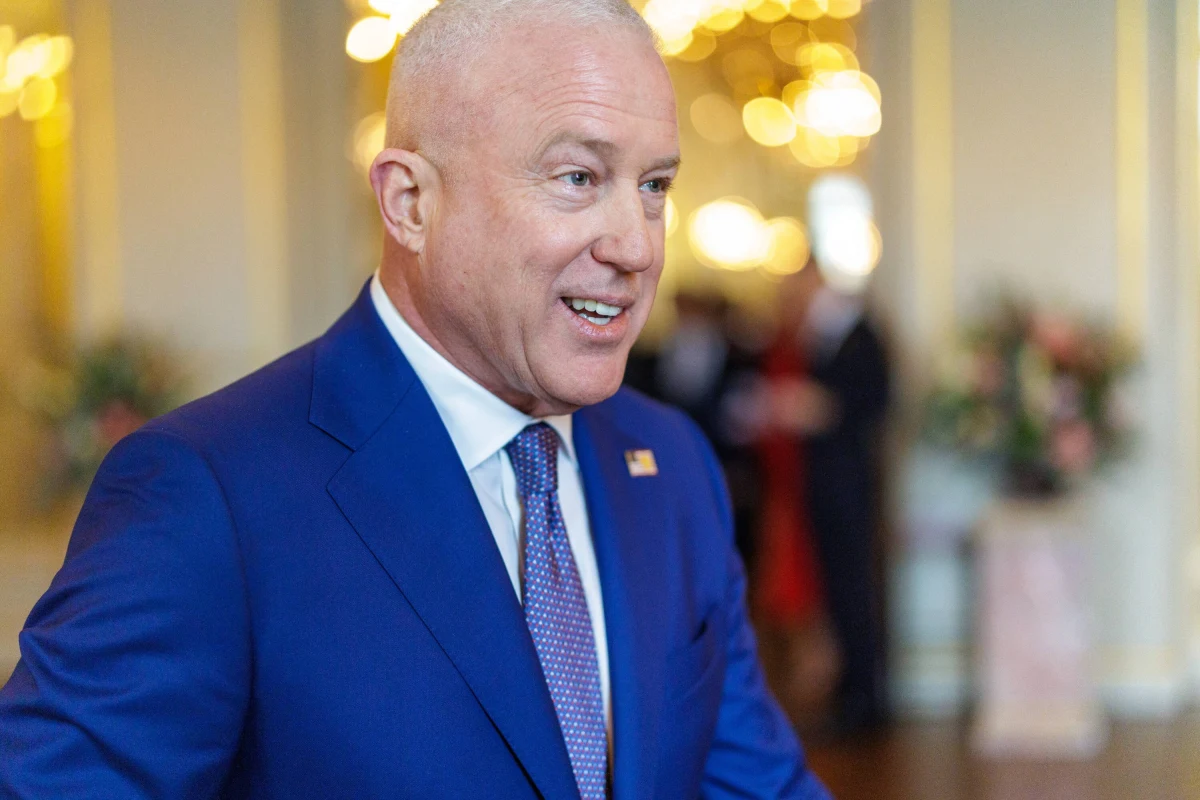 W Belgii afera z ambasadorem USA. We wpisie na X oskarżył on ten kraj o antysemityzm w związku z dochodzeniem w sprawie trzech mężczyzn wykonujących obrzezanie. Ambasador został wezwany na dziś na dywanik do belgijskiego MSZ-u.