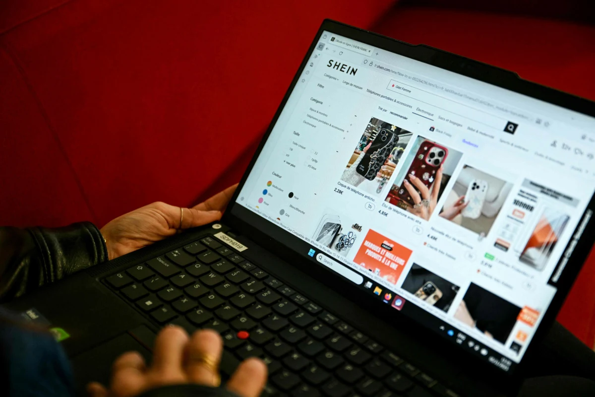 Komisja Europejska wszczęła formalne postępowanie przeciwko chińskiej platformie sprzedażowej Shein. Ma ono charakter priorytetowy. Sprawa dotyczy m.in. sprzedaży lalek erotycznych o wyglądzie dzieci.