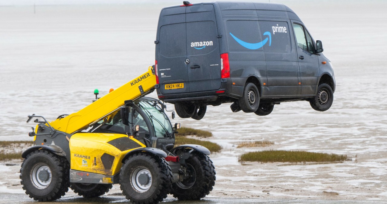 Kuriozalne zdarzenie. Tak zaufał nawigacji, iż wjechał do wielkiej rzeki