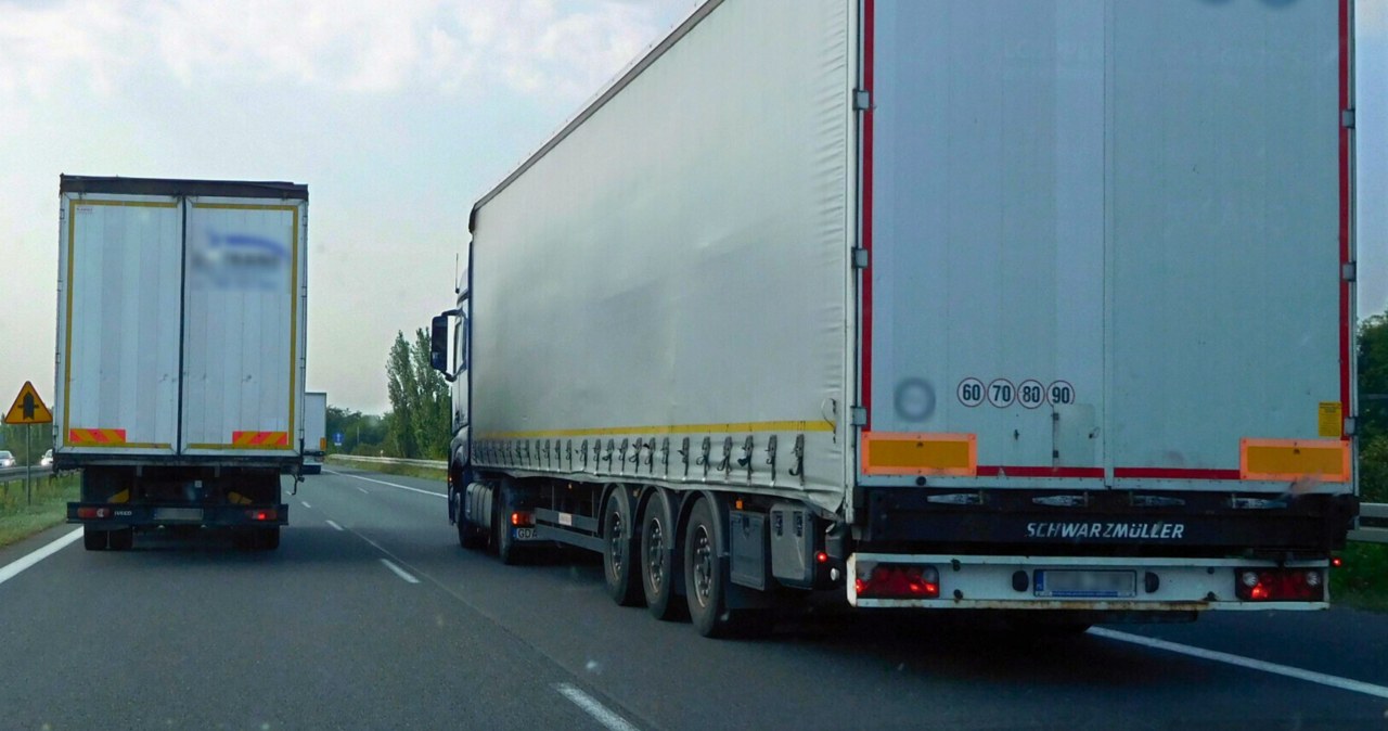 Rozpędził ciężarówkę do 137 km/h na autostradzie. Jak to w ogóle możliwe?