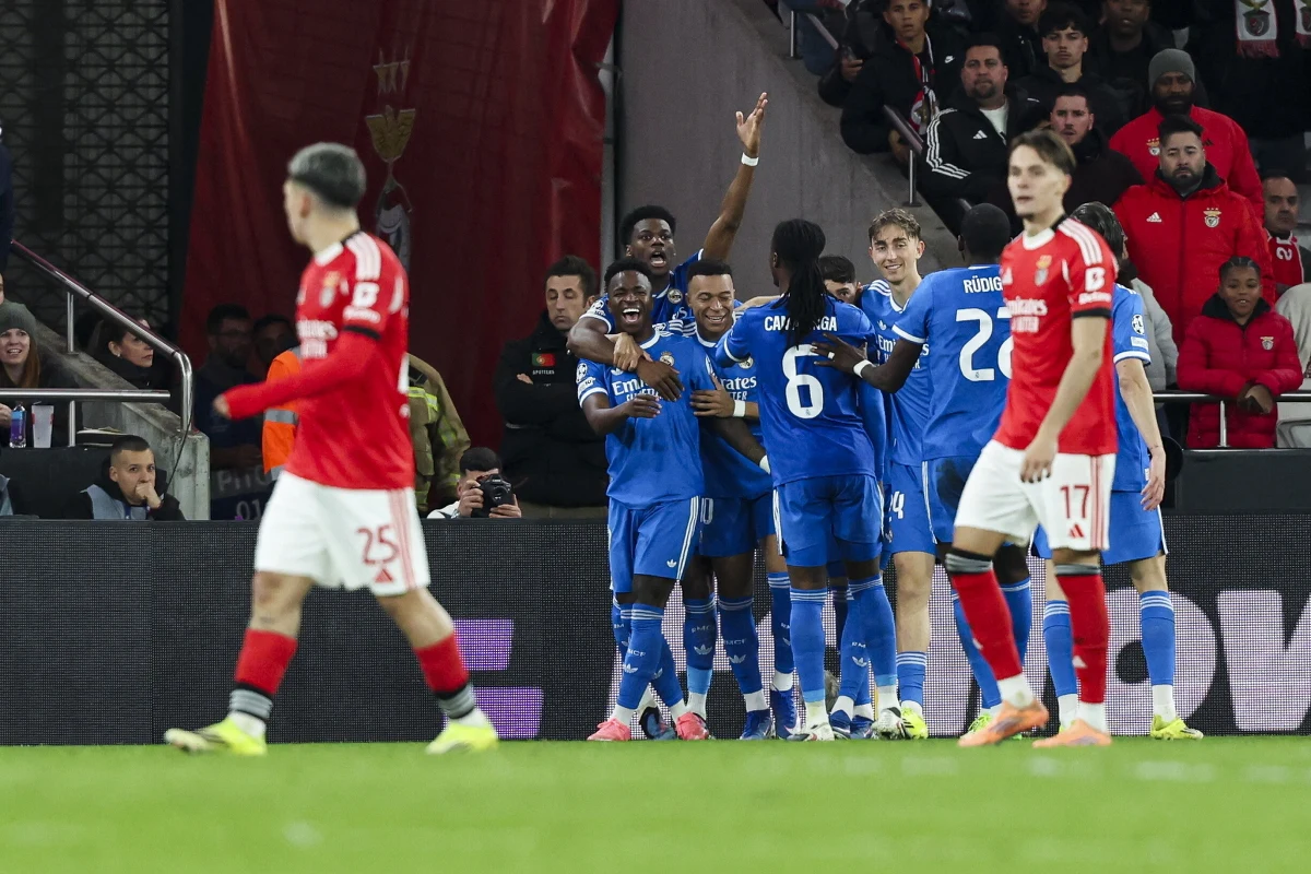 ​Broniący trofeum piłkarze Paris Saint-Germain wygrali na wyjeździe z AS Monaco 3:2 w pierwszym meczu barażowym o awans do 1/8 finału Ligi Mistrzów. Krok w stronę awansu zrobił też Real Madryt, który wziął udany rewanż na Benfice za porażkę w fazie ligowej. "Królewscy" pokonali gospodarzy 1:0 po bramce Brazylijczyka Viniciusa.