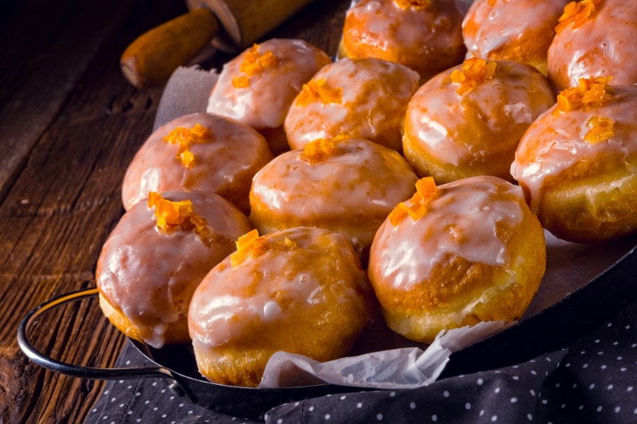 Pączki zatkały rurociąg po tłustym czwartku. "Kanalizacja nie jest miejscem na odpady"