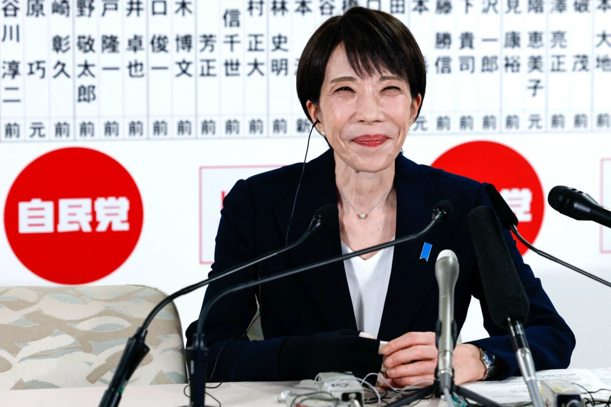 Sanae Takaichi została dziś ponownie wybrana na stanowisko premiera Japonii. Liderka Partii Liberalno-Demokratycznej umocniła swoją pozycję po historycznym zwycięstwie w lutowych wyborach parlamentarnych. Nową kadencję zapowiada jako okres stabilnych rządów i ambitnych reform, które mogą zmienić oblicze japońskiej polityki.
