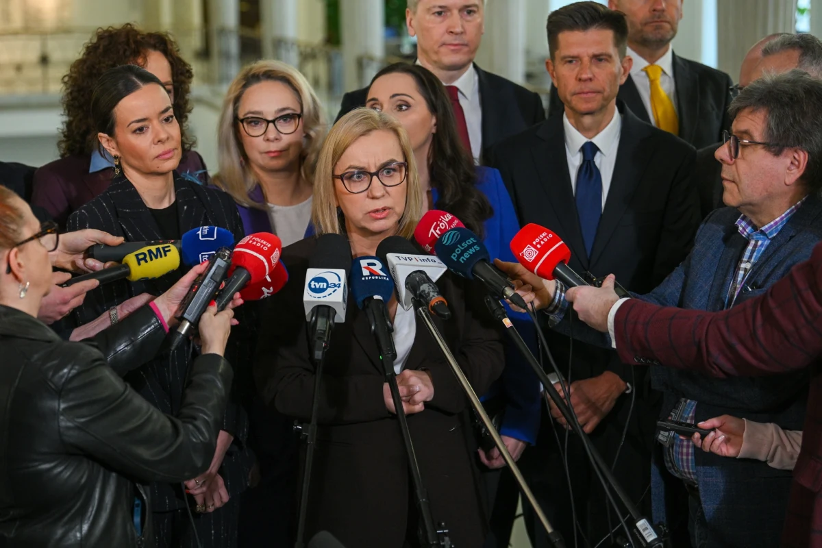 Polska 2050 się rozpada. Na konferencji prasowej w Sejmie Paulina Hennig-Kloska ogłosiła, że razem z częścią parlamentarzystów odchodzi z ugrupowania i zakłada klub parlamentarny o nazwie Centrum. Na tę decyzję zareagowały już władze Polski 2050. "Posłowie, którzy opuścili Polskę 2050, nie potrafili pogodzić się z demokratyczną decyzją ludzi, którzy tworzą naszą partię" - napisali na platformie X.