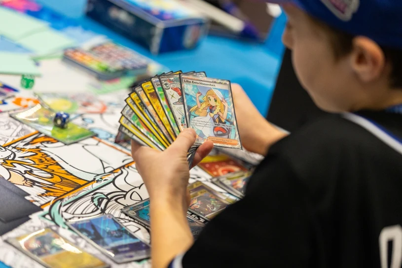 Rocznicowy zestaw Pokemon TCG na 30-lecie karcianki ujawniony. Znamy datę premiery